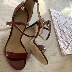 Beautiful burgundy Mk heels